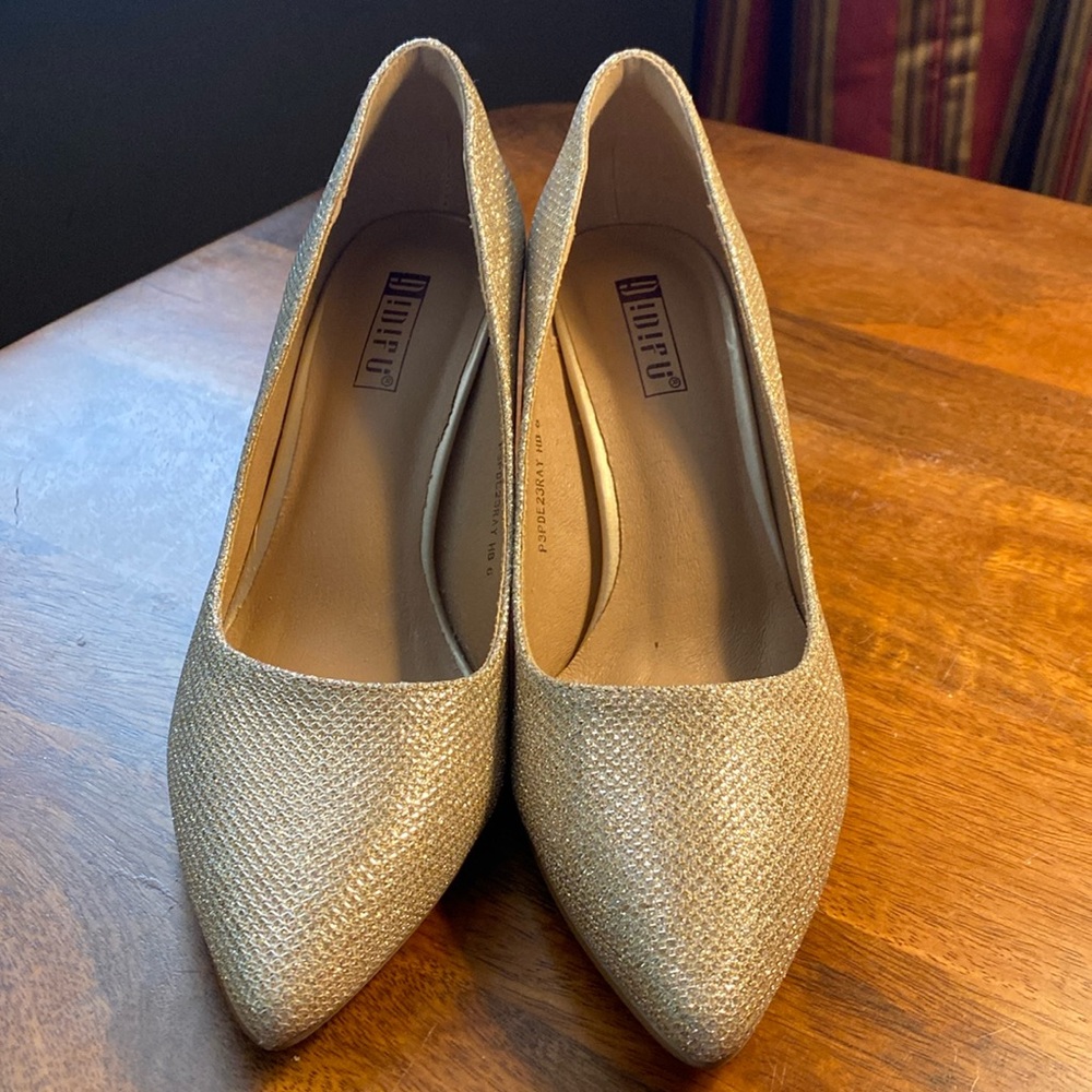 !D!FU Gold Pumps Size 6